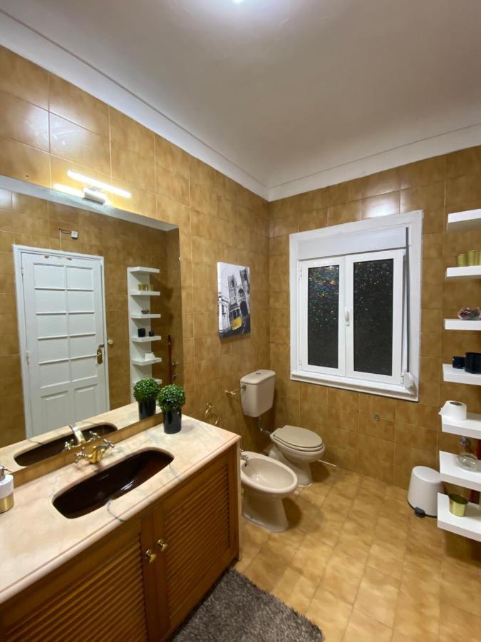 Blue Bairro Guesthouse ลิสบอน ภายนอก รูปภาพ